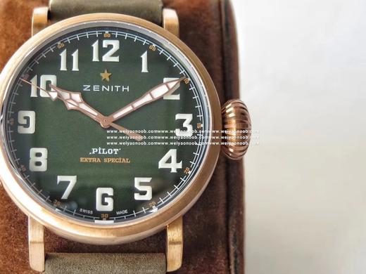 SV真li时飞行员系列，45毫米的表壳由青铜打造，表镜采用弧形双面防眩处理蓝宝石水晶，浅变绿色表盘上粗体阿拉伯数字时标和镀金琢面的指针上都覆有超级夜光物料。男士腕表，透底，自动机械机芯，皮表带‼️ 商品图6