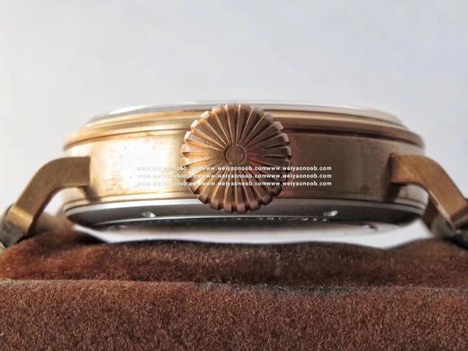 SV真li时飞行员系列，45毫米的表壳由青铜打造，表镜采用弧形双面防眩处理蓝宝石水晶，浅变绿色表盘上粗体阿拉伯数字时标和镀金琢面的指针上都覆有超级夜光物料。男士腕表，透底，自动机械机芯，皮表带‼️ 商品图8