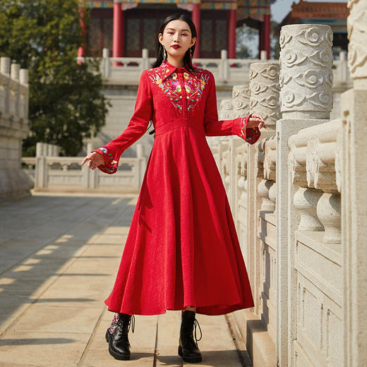 酒千觞刺绣连衣裙 商品图1