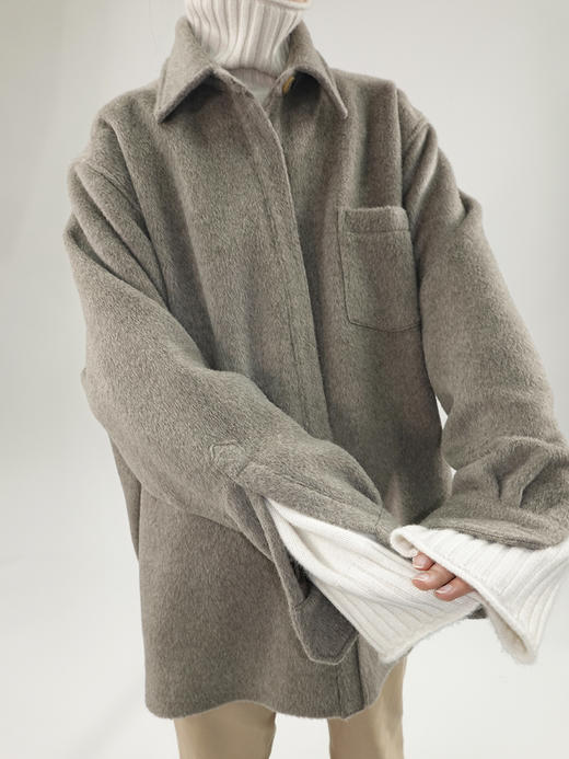 HIDEMI 燕麦灰设计感OS大衬衫式高克重加厚羊驼毛围巾式大衣 商品图8