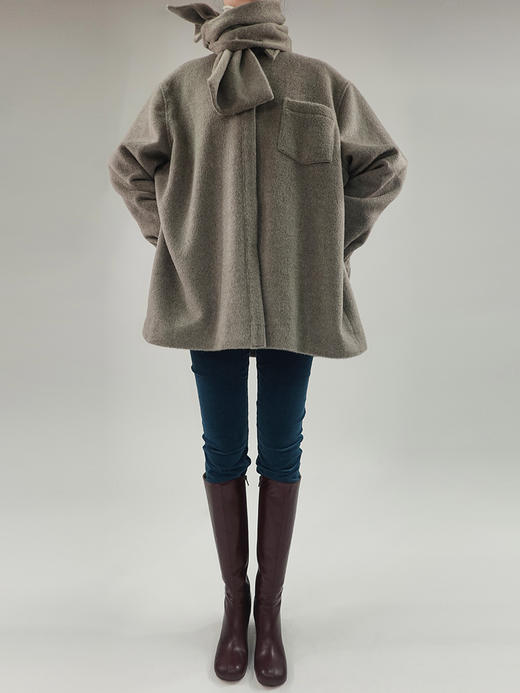 HIDEMI 燕麦灰设计感OS大衬衫式高克重加厚羊驼毛围巾式大衣 商品图13