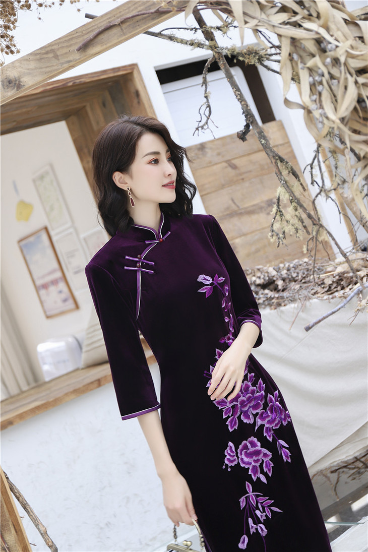 syk90复古改良丝绒绣花中袖旗袍裙