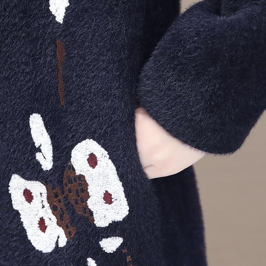 TYK-YJY19Q97冬季新款气质妈妈金貂绒外套 商品图3