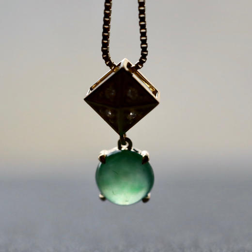 高冰种阳绿蛋面翡翠吊坠18k黄金钻石镶嵌 商品图9