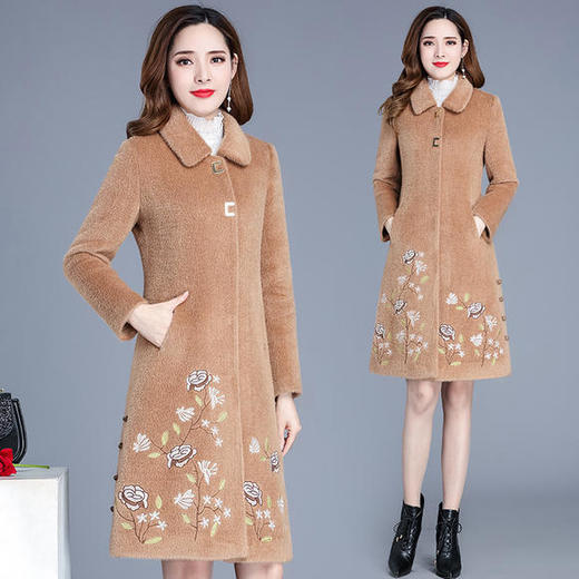 YW-XY19A38时尚修身显瘦绣花雪貂绒大衣 商品图2