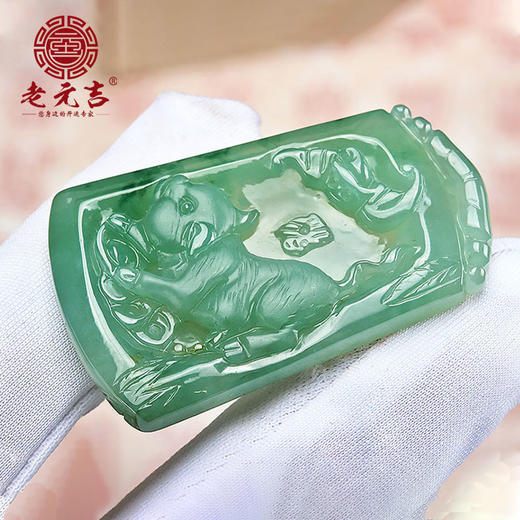 翡翠款【生肖贵人猪系列】玉石吊坠 商品图3