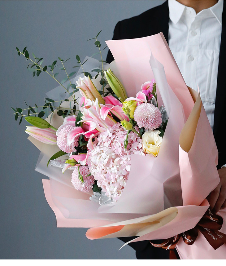 夕诺红百合满天星花束