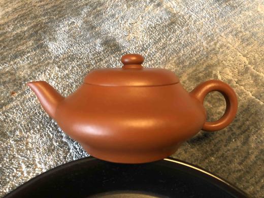 一把厚胎的扁灯朱泥小品