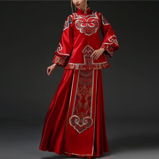 四合如意 云锦秀禾服