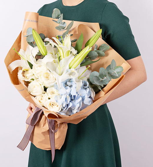 摩羯座守护花--白玫瑰9枝、蓝绣球1枝、白色香水百合2枝 商品图1