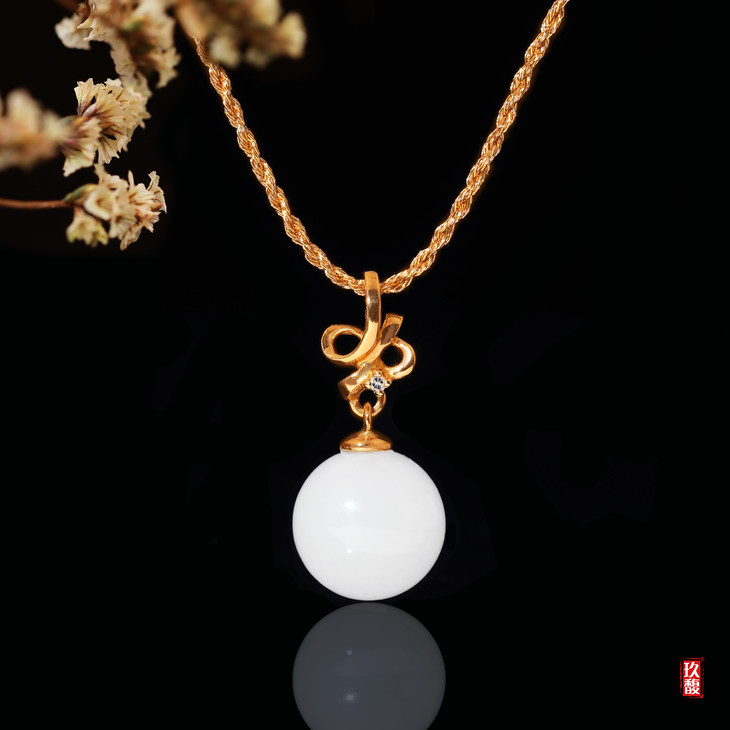 18k玫瑰金和田玉白玉镶钻玉珠吊坠同心结玉珠10mm