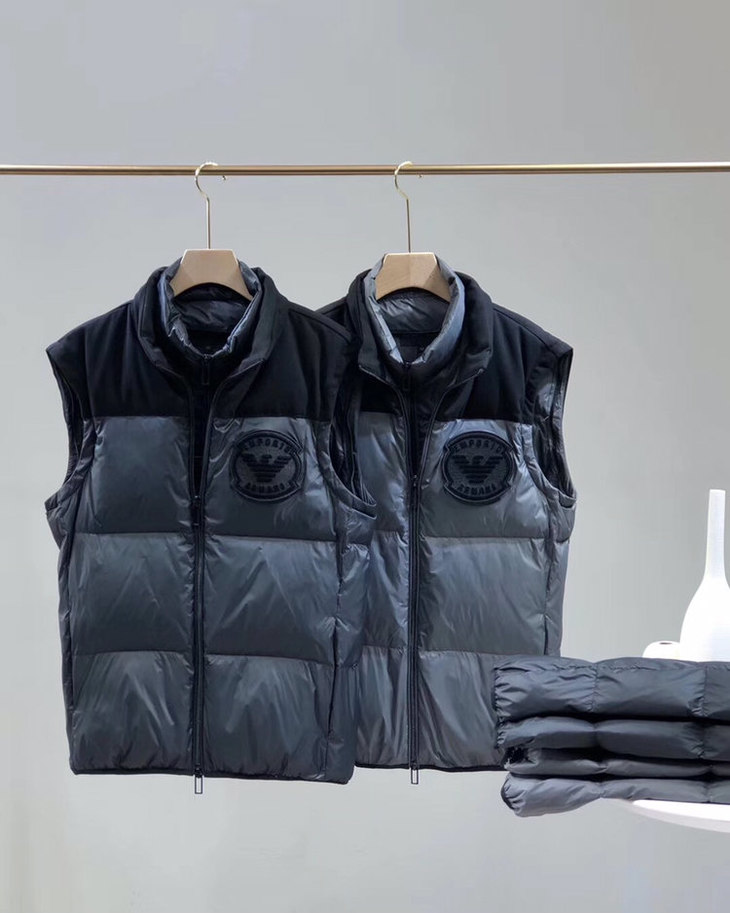 点此购买阿玛尼男士可拆式保暖羽绒服十一135704