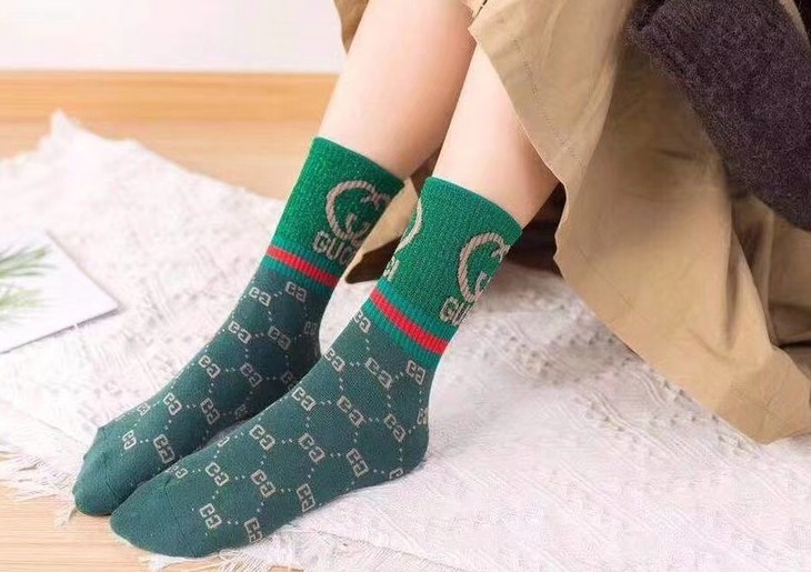 点此购买gucci女款双环满印金丝袜a豆135686