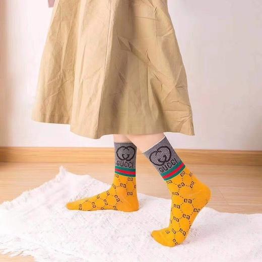 点此购买gucci女款双环满印金丝袜a豆135686