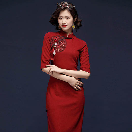 新款中国风复古刺绣改良中长款连衣裙(货号 oy20008)