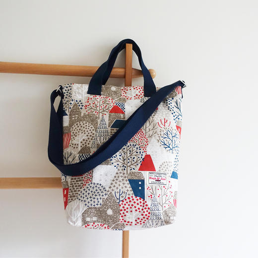 HUGOJIRO竖版手提斜挎包插画小村庄 商品图0