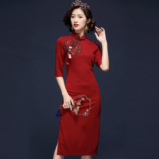 新款中国风复古刺绣改良中长款连衣裙(货号 oy20008)