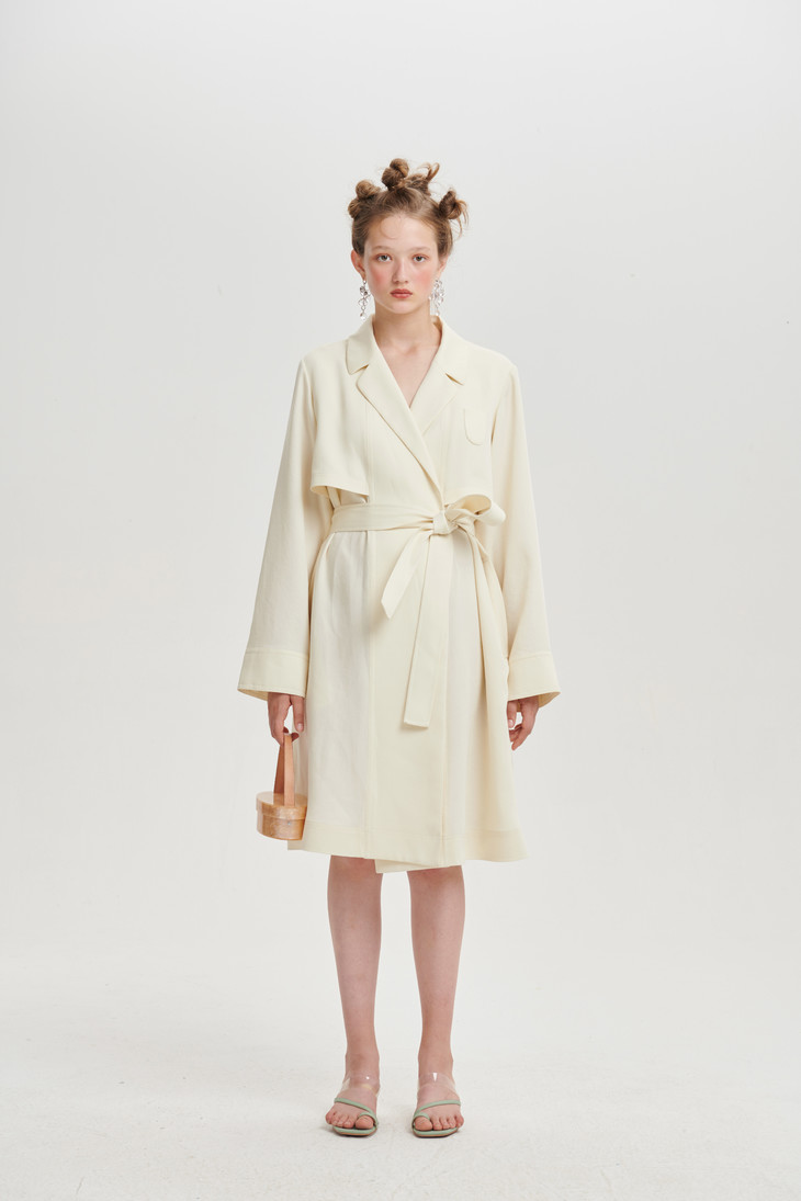 乳白色系腰风衣