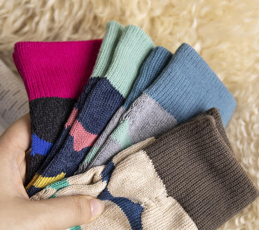 现货 THS 12.27-无 必囤单品 彩色波浪纹 针织袜 四色可选 均码  CU303 商品图3