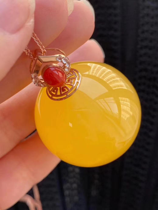 蜜蜡圆珠吊坠珠子尺寸316mm满蜜鸡油黄圆珠吊坠色泽黄润靓丽18k金镶嵌