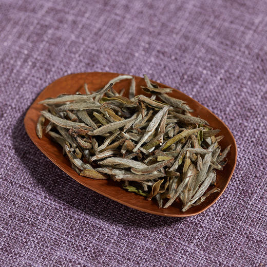 自家系列丨2016年 朋悦 老树白毫银针 100g（5g*20罐） 商品图4