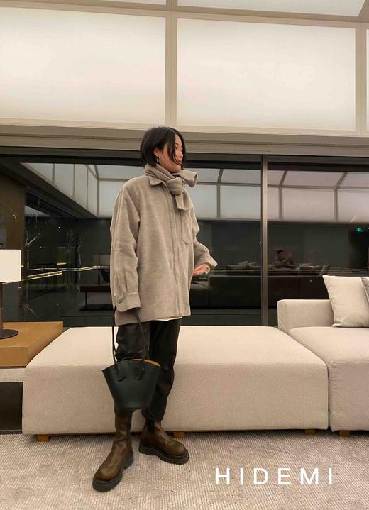 HIDEMI 燕麦灰设计感OS大衬衫式高克重加厚羊驼毛围巾式大衣 商品图5
