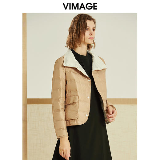 VIMAGE纬漫纪冬季时尚简约气质翻领羽绒服女短款短外套V1211807 商品图2