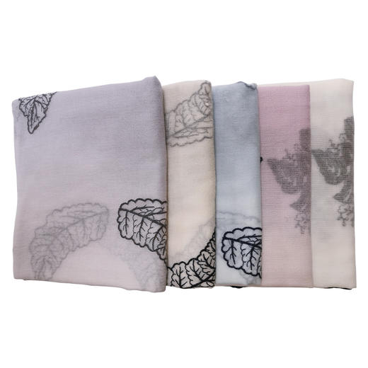 优品堂“十字牡丹”羊毛刺绣绣花长款轻薄百搭围巾披肩两用长巾 商品图3