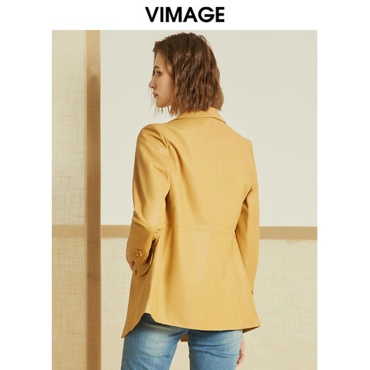 VIMAGE纬漫纪春季新款洋气摩登西装领双排扣皮衣外套女短款V1293808 商品图3
