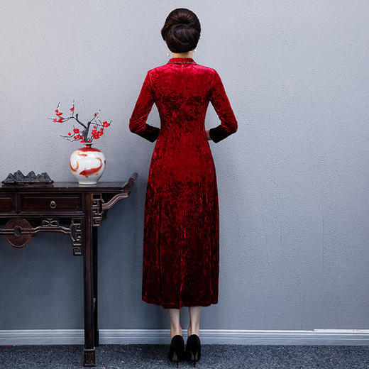 WXG-SR888秋冬新款中式复古婚宴钻石绒旗袍裙 商品图4