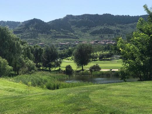 山东济南黄金崮云湖国际高尔夫球会 商品图1