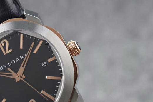 BV       宝格丽 OCTO系列将意大利创新风格演绎的尤为精彩，八角形代表的建筑美学风格在OCTO系列里端庄、大气。
腕表直径41mm
进口9015全自动机械机芯 商品图4