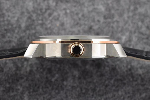 BV       宝格丽 OCTO系列将意大利创新风格演绎的尤为精彩，八角形代表的建筑美学风格在OCTO系列里端庄、大气。
腕表直径41mm
进口9015全自动机械机芯 商品图6