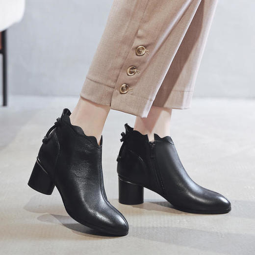 LL-W66-6秋冬新款头层牛皮圆头高跟粗跟真皮短靴 商品图0