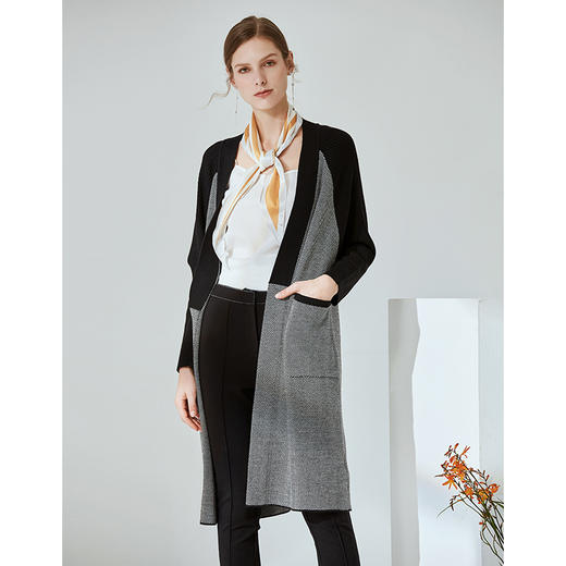 EITIE爱特爱春季新款慵懒风时尚撞色人字纹针织开衫女中长款6001725 商品图2