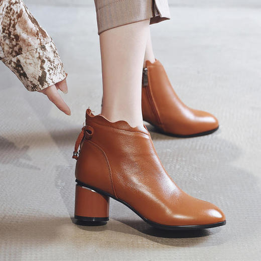 LL-W66-6秋冬新款头层牛皮圆头高跟粗跟真皮短靴 商品图1
