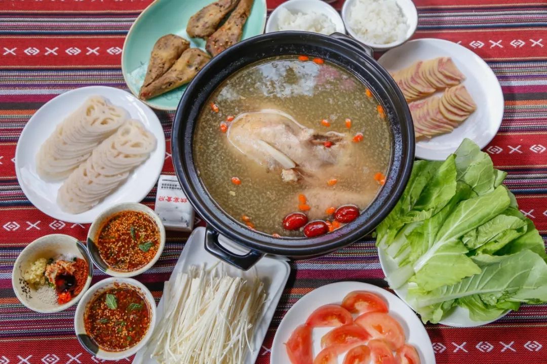 纳宴食府68元23人老鸭汤火锅套餐88元56人老鸭汤火锅套餐