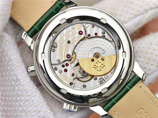 百达翡丽升级版星空5102绿色面限量版。天月款日内瓦苍穹系列你可想象把星空佩戴在腕上吗？这款星空腕表独具特别星象功能，蓝色圆表盘上就能欣赏日内瓦苍穹图，还有金色月球运行轨迹。 商品图6