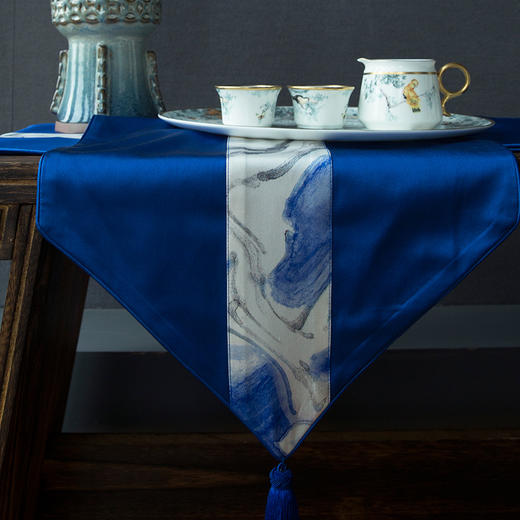 天一书局出品 吴山明老师创作天籁系列桌旗 全真丝天然密实 商品图1