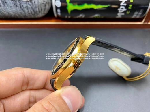 VS欧女王miga海马系列210.62.42.20.01.001。詹姆斯邦德同款，42mm。男士腕表，自动机械机芯，透底，硅胶表带 商品图4