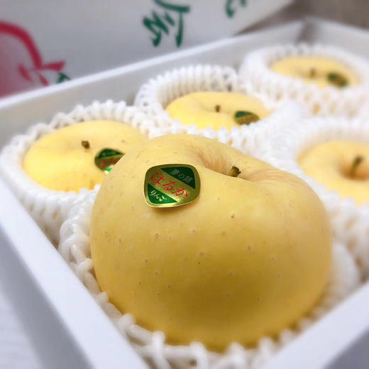 全球最好吃十大苹果之一～日本金星苹果吃的是苹果却有香蕉牛奶的香滑好奇妙的体验有木有！推荐理由：有淡淡的香蕉牛奶味道色泽温润如淡奶油果肉酥脆细嫩，甜嫩多汁…… 商品图11