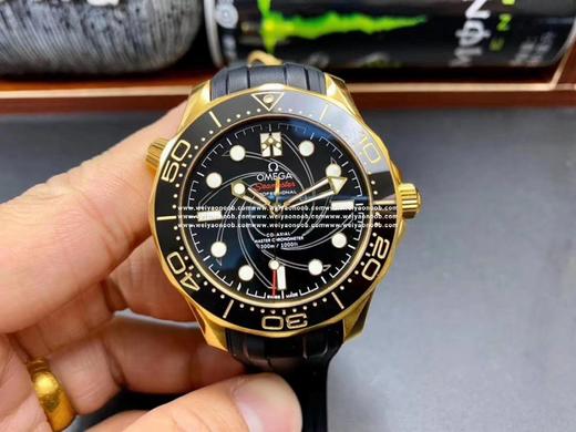 VS欧女王miga海马系列210.62.42.20.01.001。詹姆斯邦德同款，42mm。男士腕表，自动机械机芯，透底，硅胶表带 商品图6