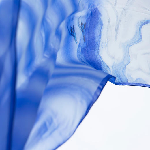 天一书局出品 吴山明老师创作天籁系列全真丝长巾 优雅高贵 商品图4