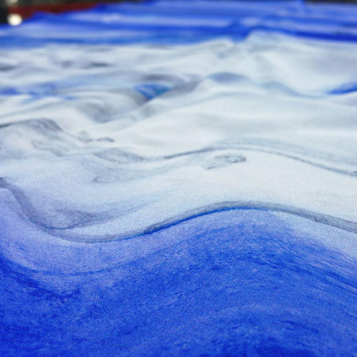 天一书局出品 吴山明老师创作天籁系列全真丝长巾 优雅高贵 商品图3