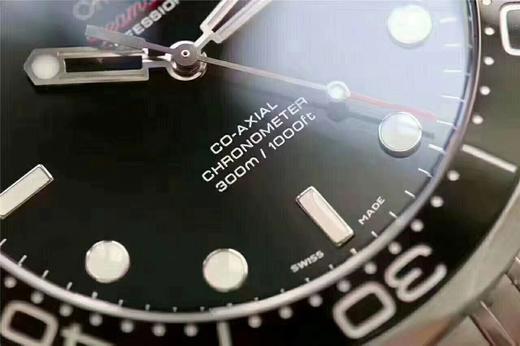 MKS欧米茄海马300米zhongji版本。黑色陶瓷圈黑面 后盖海马浮雕做工chao赞 41mm直径，搭载精准稳定2824机芯 海马系列中的dingji复刻。 商品图9