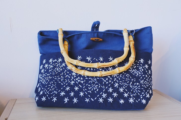 原创手工刺子绣手提包竹柄布包