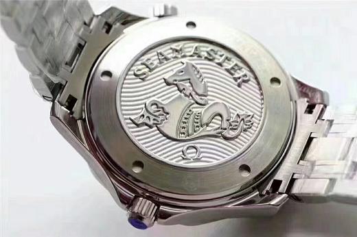 MKS欧米茄海马300米zhongji版本。黑色陶瓷圈黑面 后盖海马浮雕做工chao赞 41mm直径，搭载精准稳定2824机芯 海马系列中的dingji复刻。 商品图14