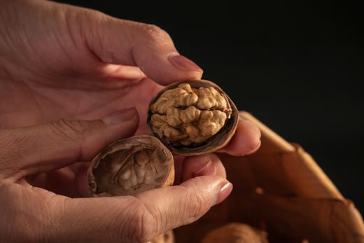 新疆阿克苏185纸皮核桃 个大皮薄 手捏可破 核桃中的极品 天然养成 清香浓郁 营养丰富 |百里食 商品图5