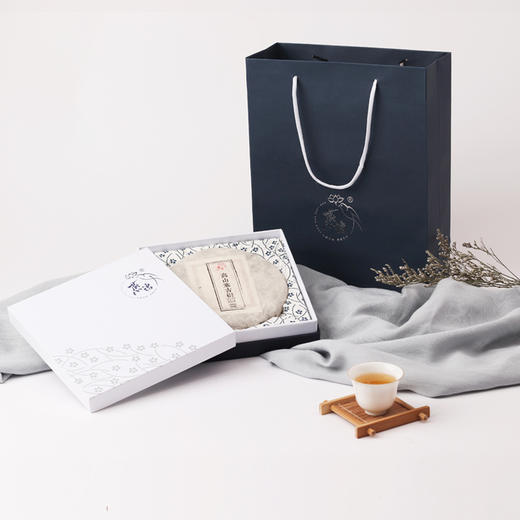 2018易武高山寨古树春饼礼盒 商品图0