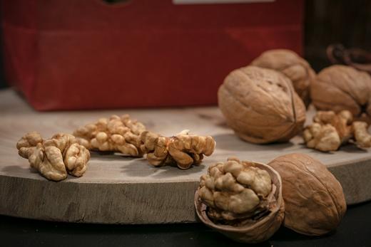 新疆阿克苏185纸皮核桃 个大皮薄 手捏可破 核桃中的极品 天然养成 清香浓郁 营养丰富 |百里食 商品图2